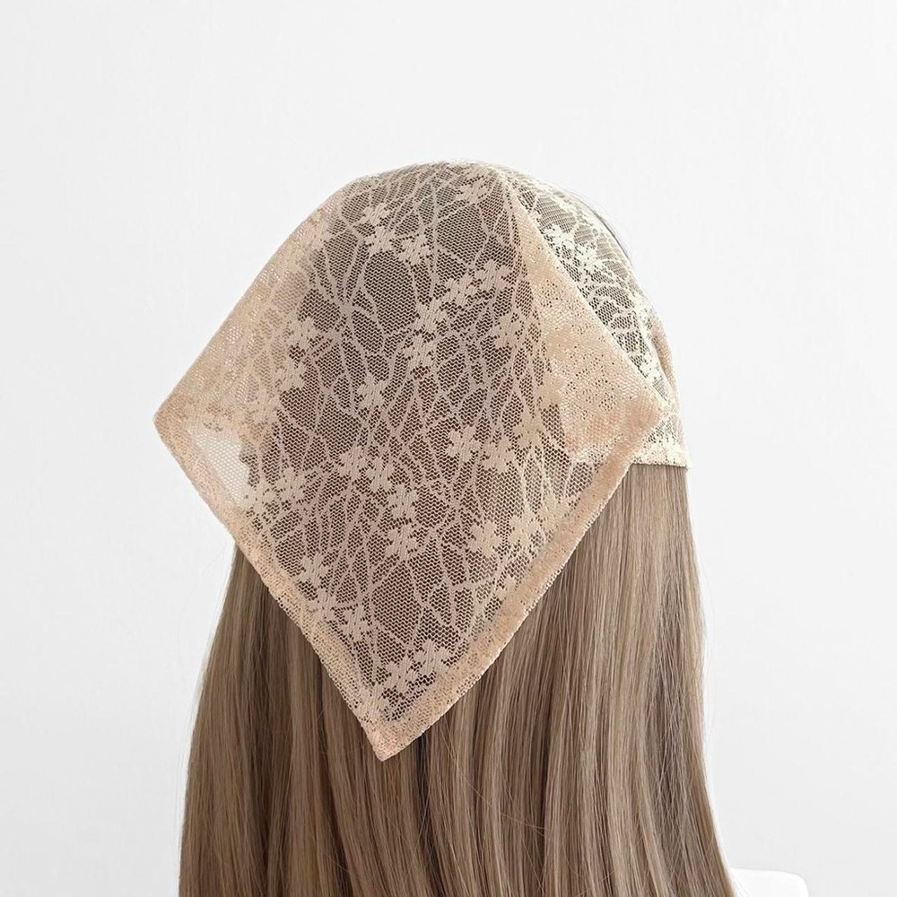 Elegant Lace Headscarf in Cream